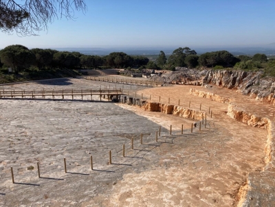 QUARRY SONNETS 2022 - Projeto de Investiga&ccedil;&atilde;o em Arte e Ecologia - De 19 a 27 de Novembro - Jazidas de Pegadas de Dinoss&aacute;urios de Vale de Meios e Algar dos Potes